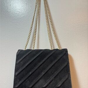 Chic Forever 21 Black Diagonal Quilted Shoulder Bag